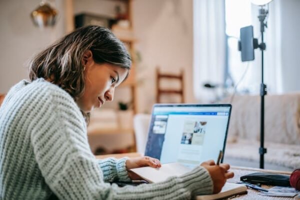 Simpcitt: The Digital Persona Blurring Lines Between Fandom
